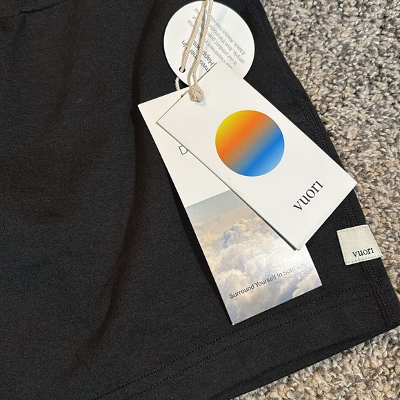 Vuori Halo Performance short size large NWT - Picture 2 of 4